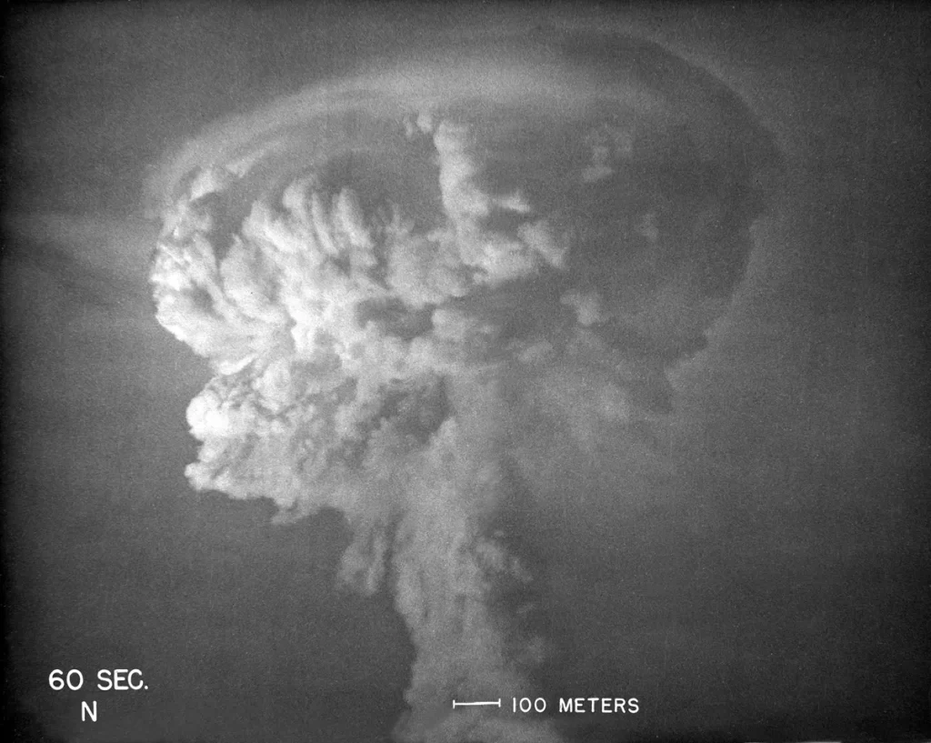 Nuclear explosion trinity bomb test